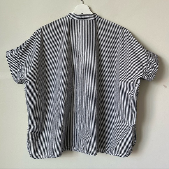 Everlane | The Cotton Poplin Collarless Short-Sleeve Square Shirt - Picture 4 of 6